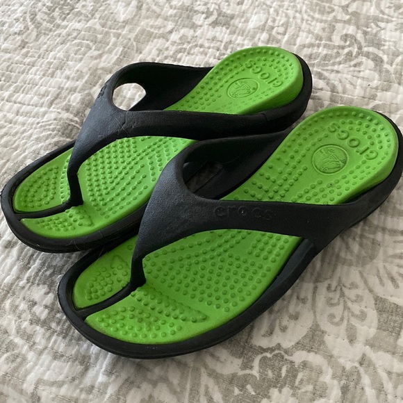 Crocs | Charcoal & Lime Green Athens II Flip-Flop - Unisex - Picture 2 of 12
